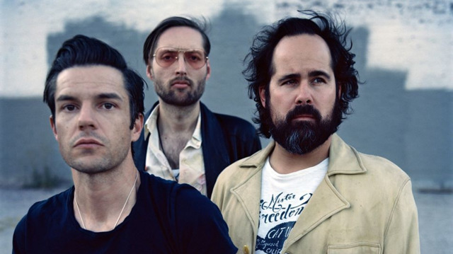 Potret Brandon Flowers dengan ketiga member The Killers untuk pemotretan album